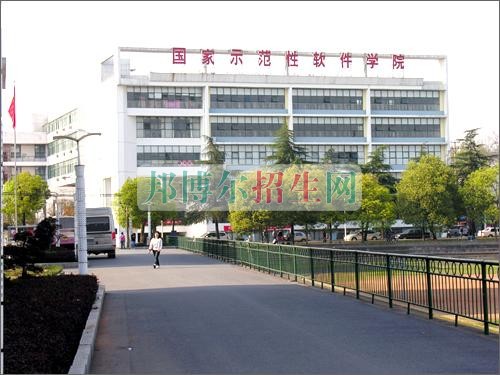 哪個(gè)大專學(xué)校的動漫設(shè)計(jì)與制作好