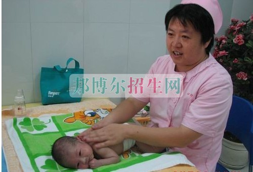 女生學(xué)助產(chǎn)護(hù)理有前途嗎