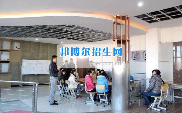 成都設(shè)有建筑裝飾工程技術(shù)的公辦大專學校