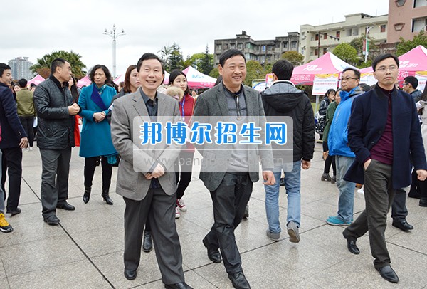 內(nèi)江師范學院舉辦2017年師范類學生春季就業(yè)實習專場雙選會