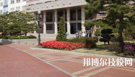 張掖市育才技工學(xué)校2020年報名條件、招生要求、招生對象