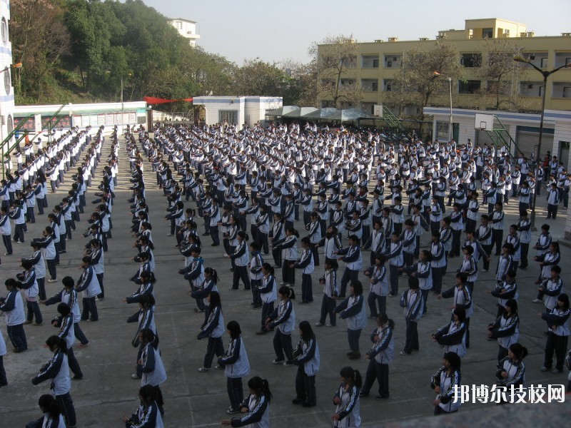 上學(xué)難的問(wèn)題雖然一直在解決，但還是會(huì)有部分家庭要面臨這個(gè)問(wèn)題。因此，學(xué)費(fèi)是學(xué)生和家長(zhǎng)在填報(bào)志愿的時(shí)候必定會(huì)考慮的重要因素之一，關(guān)乎一個(gè)家庭的經(jīng)濟(jì)承受能力。下面是小編今天整理的關(guān)于浙江醫(yī)藥技術(shù)學(xué)校的收費(fèi)標(biāo)準(zhǔn)的相關(guān)信息，希望大家報(bào)考自己滿(mǎn)意的學(xué)校。  浙江醫(yī)藥技術(shù)學(xué)校2020年學(xué)費(fèi)、收費(fèi)標(biāo)準(zhǔn) 學(xué) 費(fèi)(免學(xué)費(fèi)前)：三年制中專(zhuān)專(zhuān)業(yè)3000元/學(xué)期。  浙江醫(yī)藥技術(shù)學(xué)校拓展閱讀 1.普通高中學(xué)校學(xué)生資助政策  (1)免學(xué)費(fèi)  對(duì)享受最低生活保障待遇家庭的子女、依法由社會(huì)福利機(jī)構(gòu)監(jiān)護(hù)的未成年人、革命烈士子女、列入農(nóng)村五保供養(yǎng)范圍的未成年人以及殘疾學(xué)生，免除在校期間學(xué)費(fèi)和代管費(fèi)。  (2)國(guó)家助學(xué)金  對(duì)具有正式注冊(cè)學(xué)籍的普通高中在校生中的家庭經(jīng)濟(jì)困難學(xué)生發(fā)放國(guó)家助學(xué)金，平均資助標(biāo)準(zhǔn)為每生每年2000元。  2.中等職業(yè)學(xué)校學(xué)生資助政策  (1)免學(xué)費(fèi)  對(duì)公辦中等職業(yè)學(xué)校全日制正式學(xué)籍一、二、三年級(jí)所有在校學(xué)生免除學(xué)費(fèi)(非民族地區(qū)非戲曲類(lèi)相關(guān)表演專(zhuān)業(yè)學(xué)生除外);對(duì)民辦中職學(xué)校學(xué)生按當(dāng)?shù)赝?lèi)型同專(zhuān)業(yè)公辦中職學(xué)校學(xué)費(fèi)標(biāo)準(zhǔn)給予免除。  (2)國(guó)家助學(xué)金  對(duì)全日制正式學(xué)籍的一、二年級(jí)在校涉農(nóng)專(zhuān)業(yè)學(xué)生和非涉農(nóng)專(zhuān)業(yè)家庭經(jīng)濟(jì)困難學(xué)生發(fā)放國(guó)家助學(xué)金，資助標(biāo)準(zhǔn)為每生每年2000元。  小編關(guān)于浙江醫(yī)藥技術(shù)學(xué)校的學(xué)費(fèi)情況的信息介紹就到這里了。目前國(guó)家大力扶持教育事業(yè)的發(fā)展，尤其是職業(yè)技術(shù)方面的教育，資金扶持給大家解決了不少的后顧之憂(yōu)。希望大家在如此好的政策環(huán)境下，能抓住機(jī)會(huì)好好發(fā)展自己。