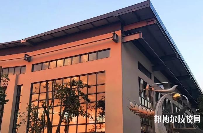 金華九峰職業(yè)技術(shù)學校2020年招生辦聯(lián)系電話