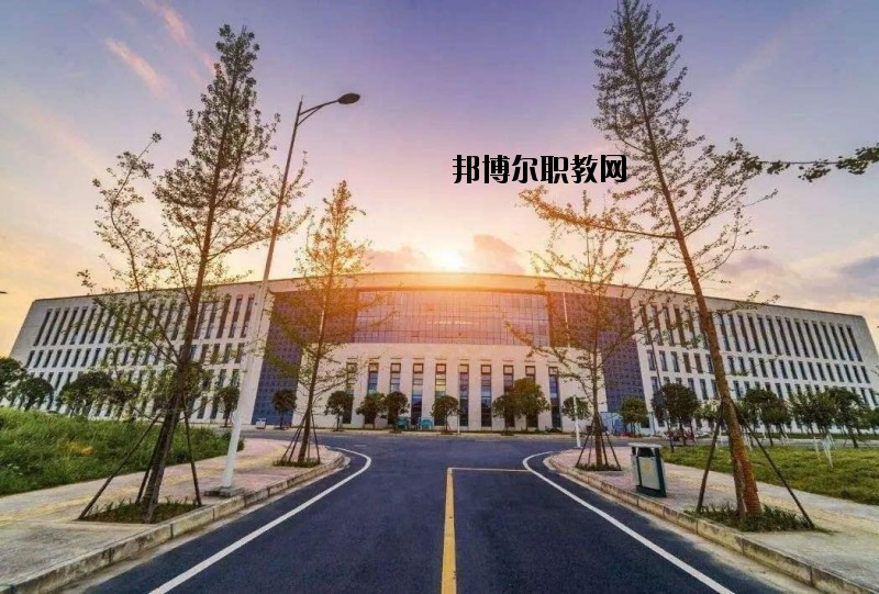 黃梅第五高級(jí)中學(xué)2020年招生辦聯(lián)系電話(huà)