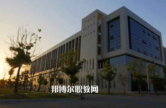 安徽阜陽技師學(xué)院2022年報名條件、招生要求、招生對象