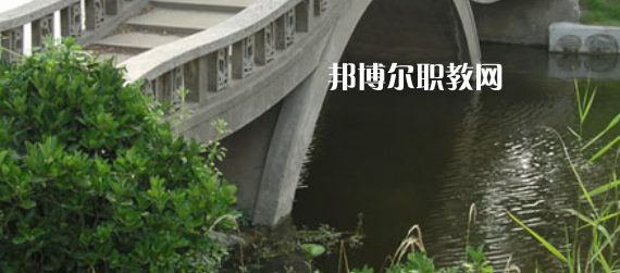 淮安市洪澤區(qū)技工學(xué)校地址在哪里，哪個地區(qū)，哪個城市?