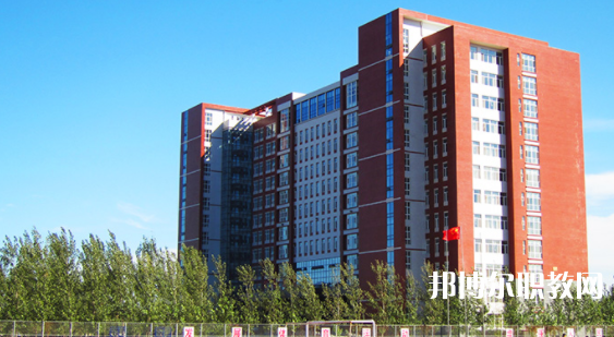 保定市科技中等專業(yè)學(xué)校地址，乘車路線