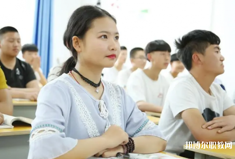 四川2024年上中專學(xué)?？刹豢梢钥即髮W(xué)