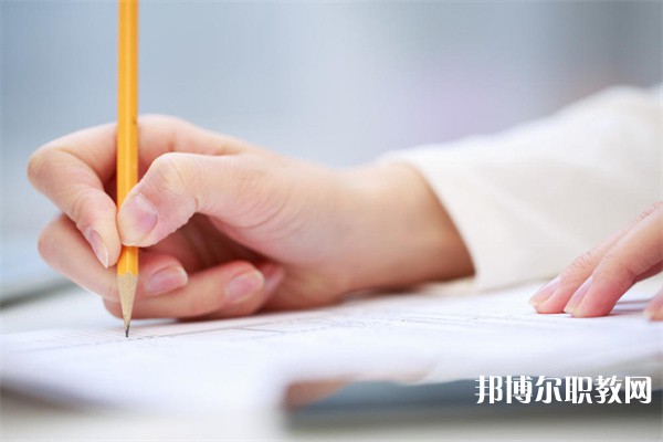 廣東哪里的中職學校能讀服裝藝術(shù)設計專業(yè)