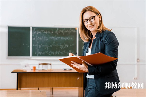 廣東哪里的職業(yè)中學(xué)能讀服裝藝術(shù)設(shè)計(jì)專(zhuān)業(yè)