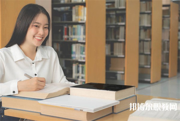 廣西哪里的中職學校能讀市場營銷(汽車維修與營銷)專業(yè)