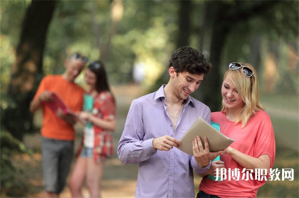 四川哪里的職業(yè)中學能讀服裝設(shè)計專業(yè)