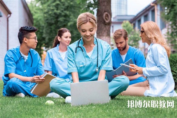 貴州哪里的中職學(xué)校能讀助產(chǎn)專(zhuān)業(yè)專(zhuān)業(yè)