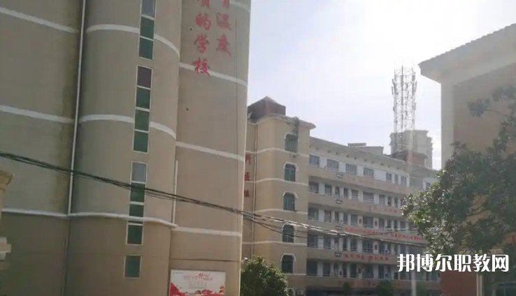 益陽(yáng)市科技工程學(xué)校2025年學(xué)費(fèi)、收費(fèi)多少