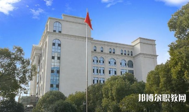 四川2025年初中生可以考什么電工學校